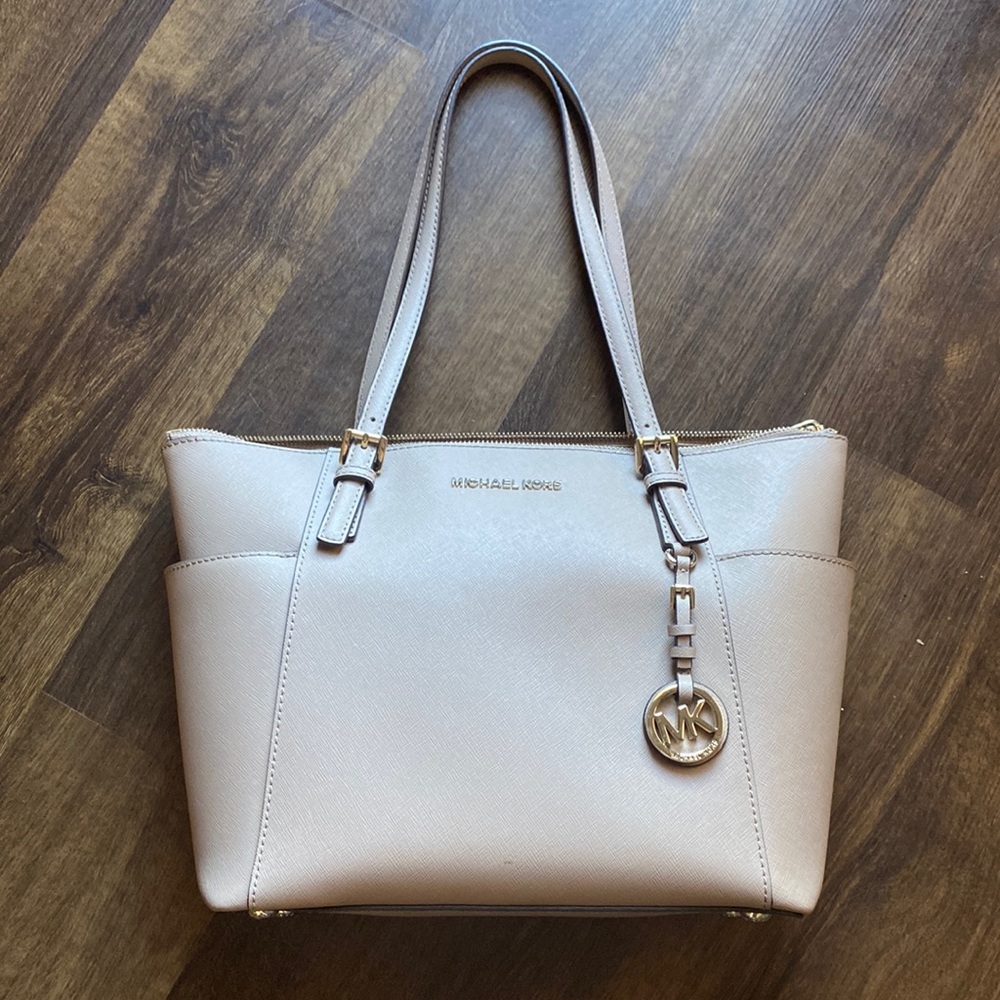 Michael Kors Jet Set East West Zip Tote leather bag. Wallet included.